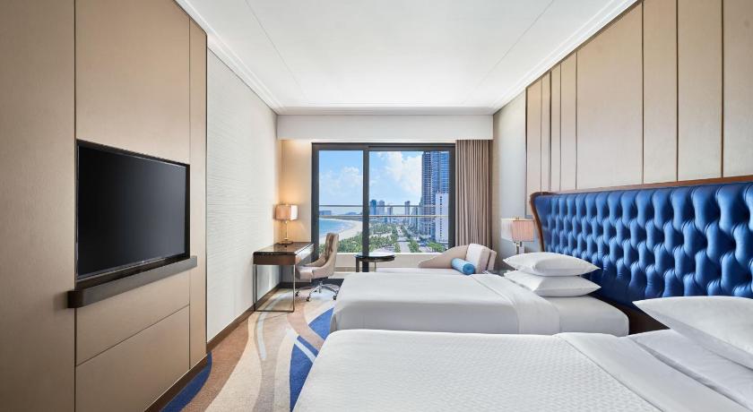 Image of Deluxe Guest room, 2 Twin, Partial ocean view, High floor, Tub 1