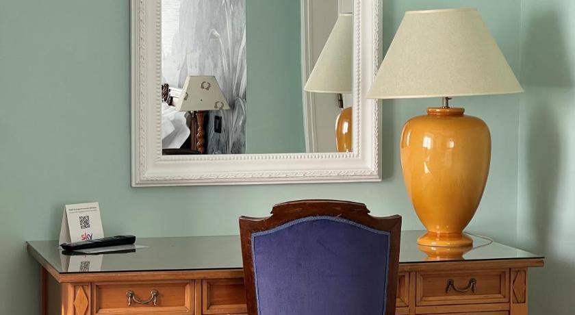 ローマ Hotel Fenix 4つ星 ホテル 外観