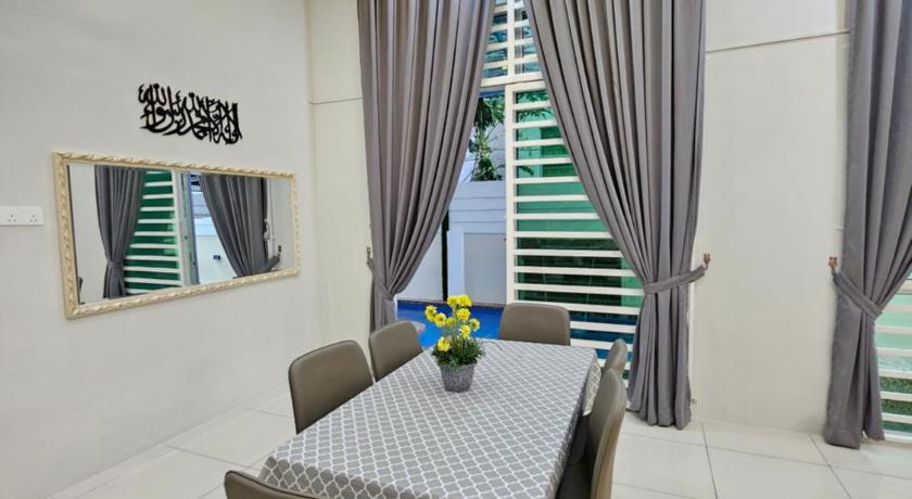 Sungai Petani D'Villa Aryan Homestay with private pool 2-Star Guesthouse pool