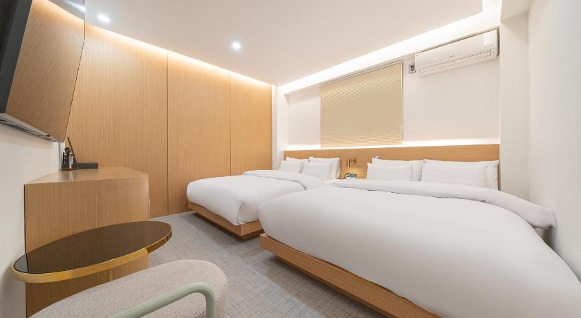Image of Queen Room with Two Queen Beds 0