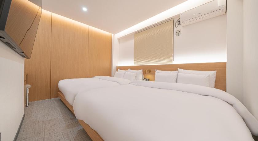 Image of Queen Room with Two Queen Beds 5