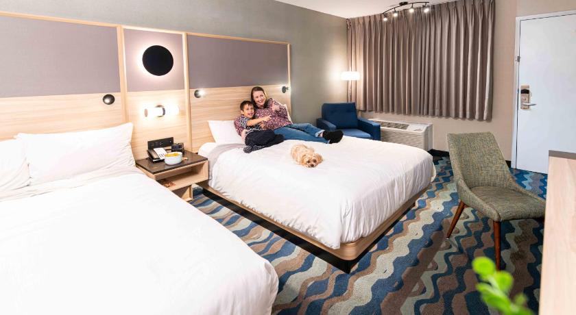 Image of Two Queen Room 3