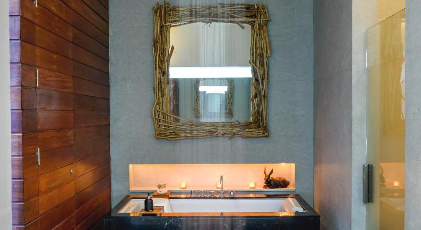 Image of SO Comfy - King Bed 5