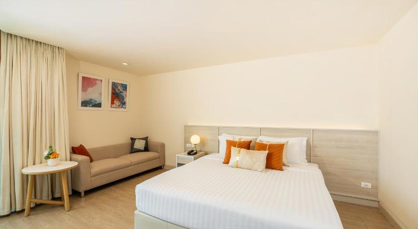 Image of Deluxe Double City View 11