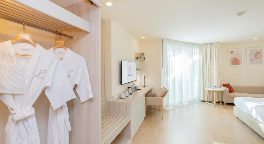 Image of Deluxe Double City View 10