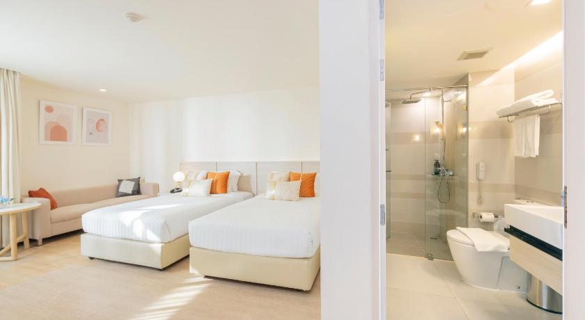 Image of Deluxe Twin City View 5