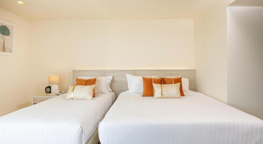 Image of Triple Room with Sea View 10