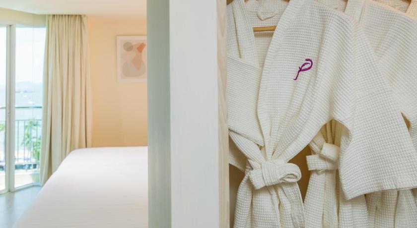 Image of Triple Room with Sea View 16