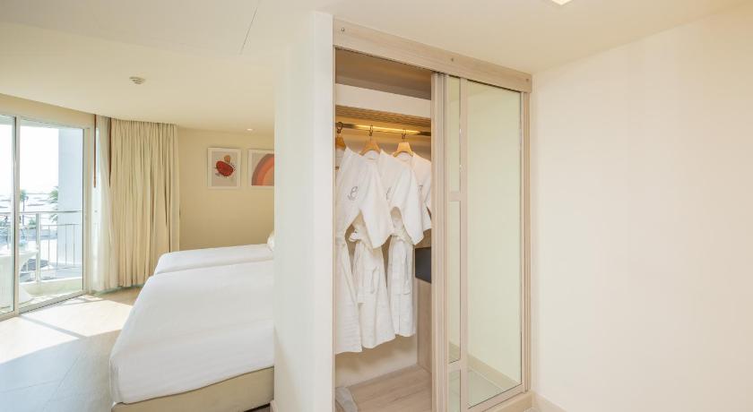 Image of Triple Room with City View 16