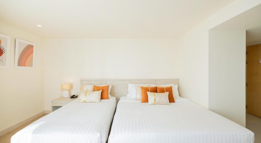 Image of Triple Room with City View 12