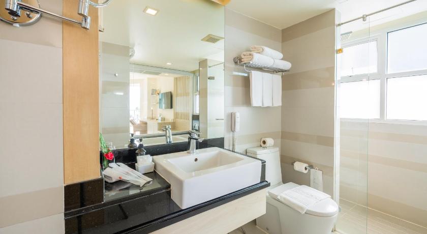 Image of Triple Room with City View 5