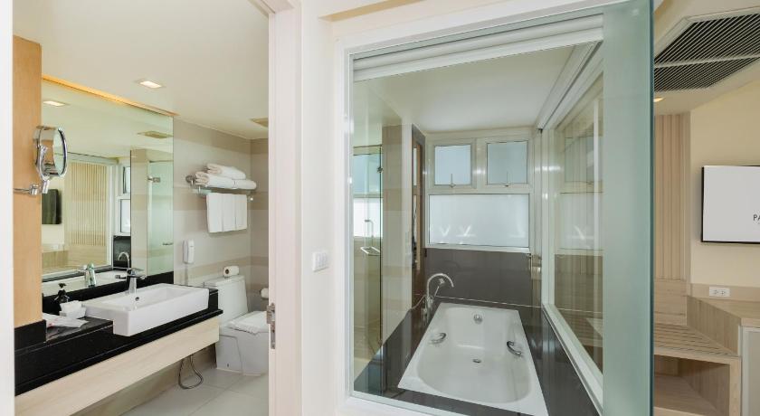 Image of Triple Room with City View 13