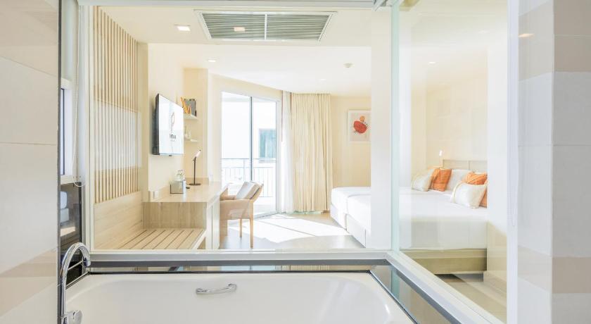 Image of Triple Room with City View 3