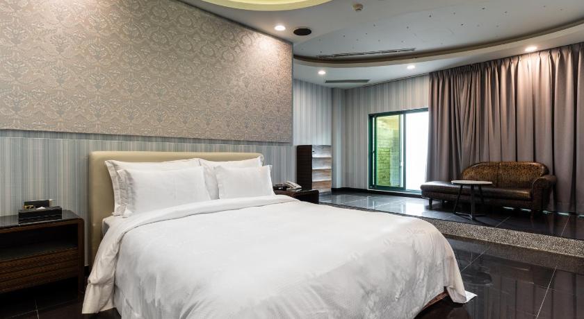 Image of Platinum Suite 4