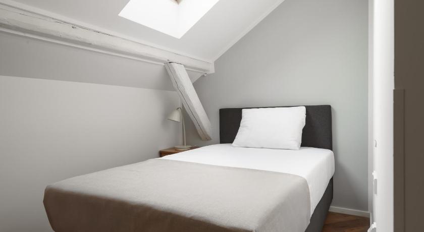 Image of Family Room 9