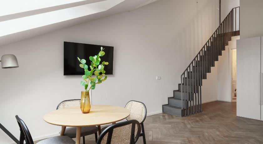 Image of Family Room 6