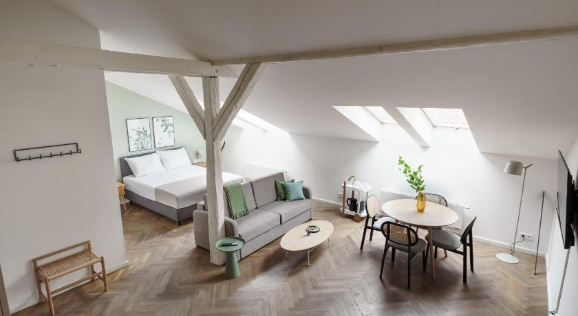 Image of Family Room 1