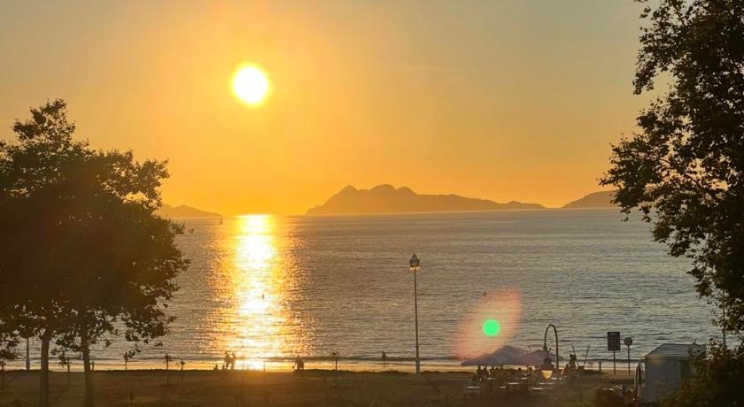 2 Habitaciones con vistas y 2 Terrazas en Primera Linea Playa Samil