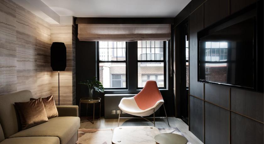 Image of One-Bedroom Corner King Suite 4