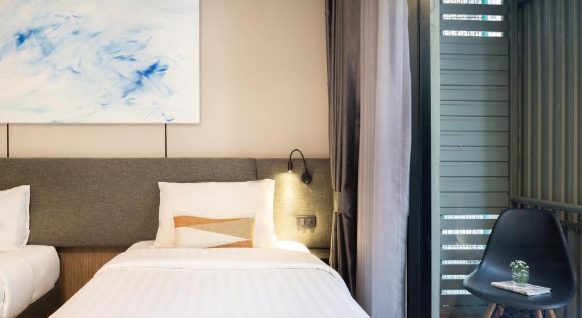 Image of Deluxe Queen Room 11