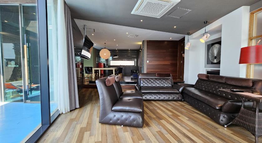 チェジュ Jeju Hotel Scarboro 4つ星 ホテル プール