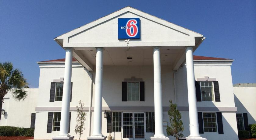 Motel 6-Brunswick, GA