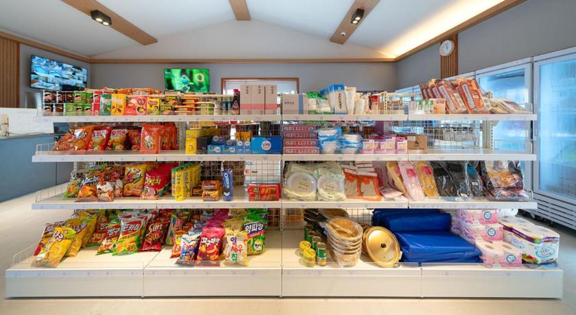 華城 Hwaseong Refreshing Glamping & Caravan 3つ星 ゲストハウス 外観