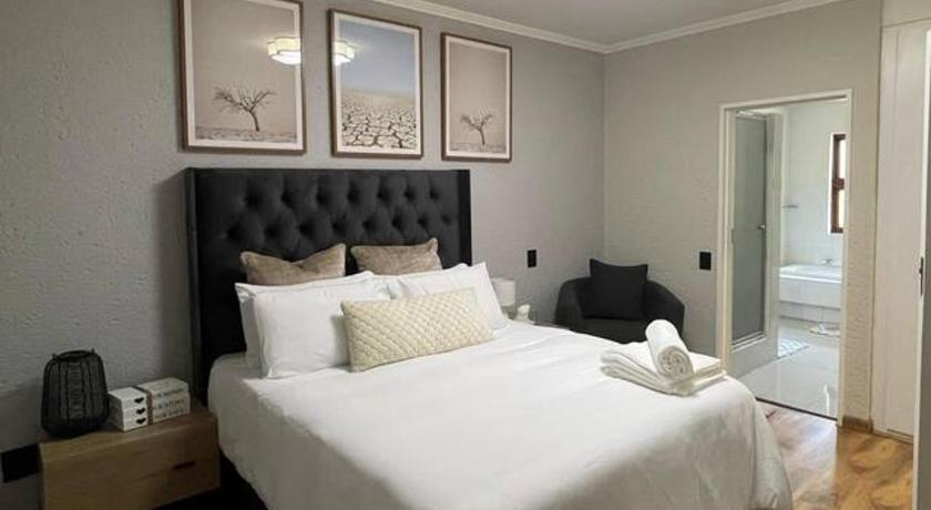 3 Bedroom Apartment in the heart of Sandton - image 14
