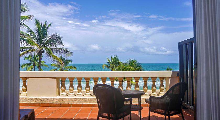 Image of Balcony Sea View Room with Cocktails daily from 5:30 PM to 7:30 PM 3