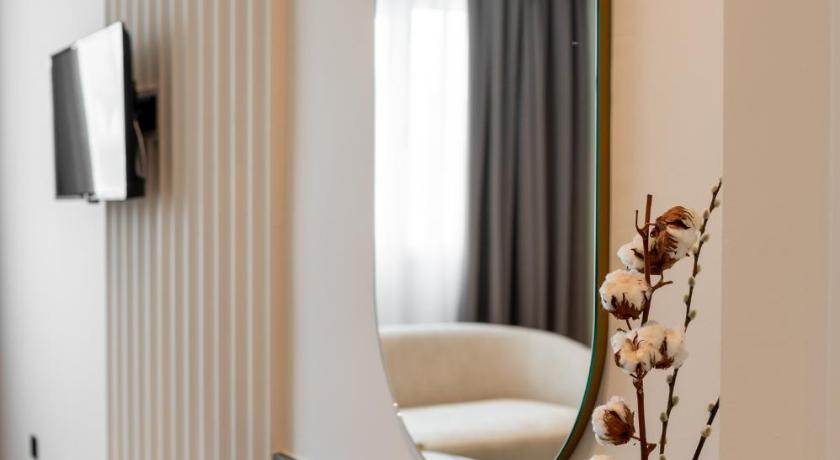 Image of Superior King Suite 5