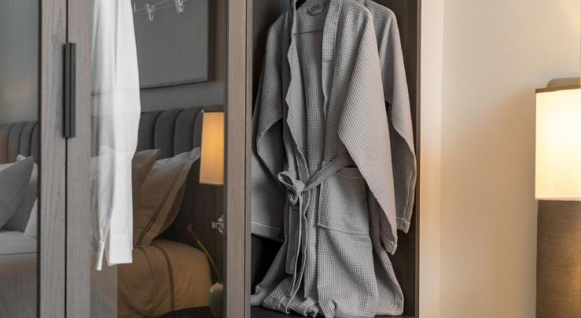Image of Superior King Suite 9