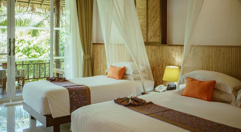 Image of Triple Premier Room 12