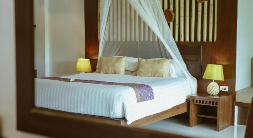 Image of Grand Pond View Room 12