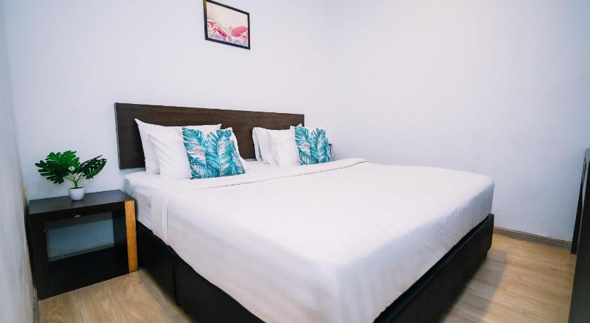 Image of Standard King Room 1