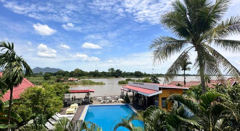 Image of Deluxe Double or Twin Room Balcony 7