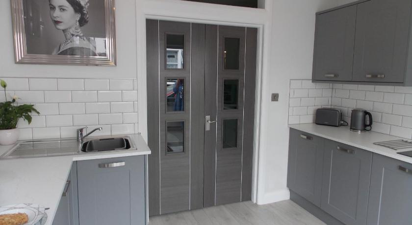 Eden Suite Sasco Apartments - image 7