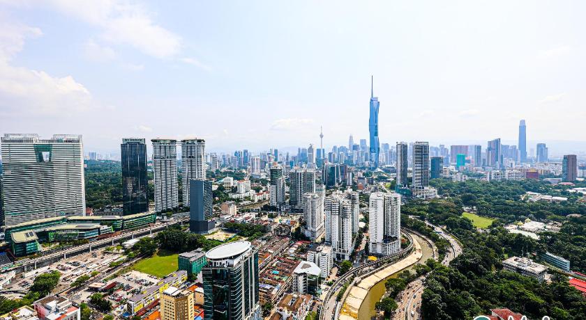 Skypool with KLCC View - KL Sentral Riveria City Suite Near KL City Centre KLCC