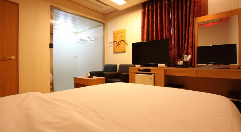 Prince Hotel photo