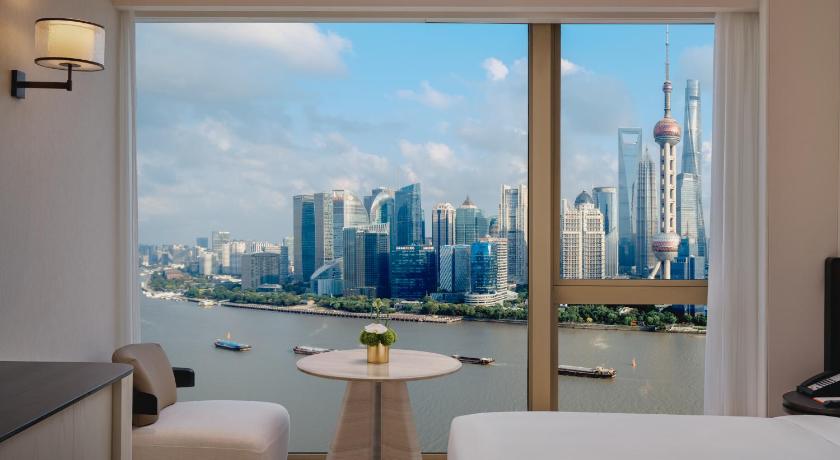 Image of 2 TWIN BEDS PEARL TOWER VIEW 5