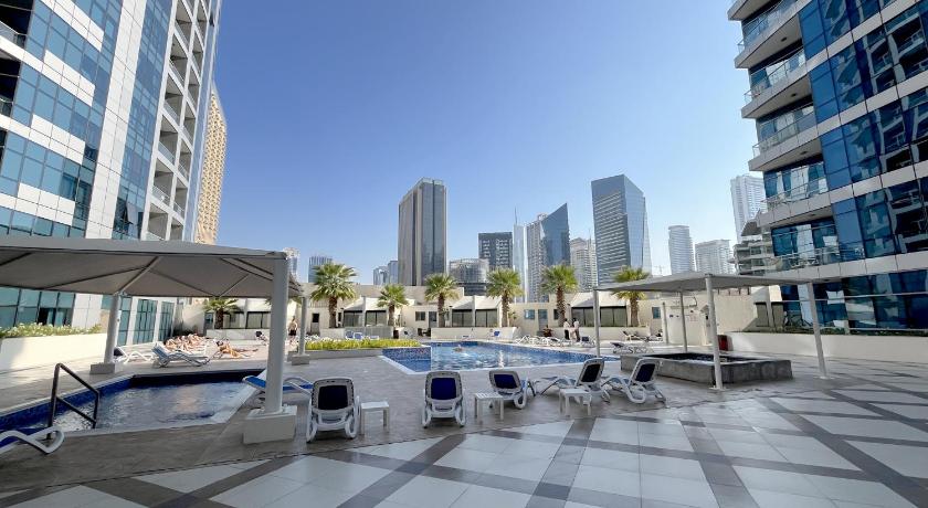 Stunning 1 bedroom with Balcony - Full Marina view - image 8