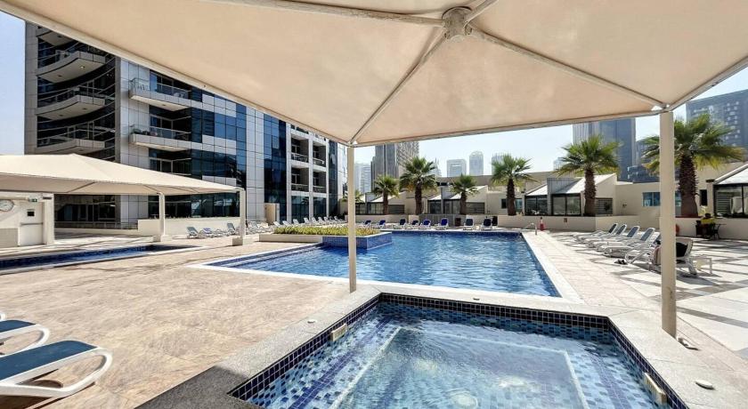 Stunning 1 bedroom with Balcony - Full Marina view - image 11