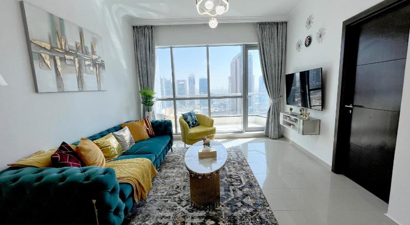 Stunning 1 bedroom with Balcony - Full Marina view - image 6
