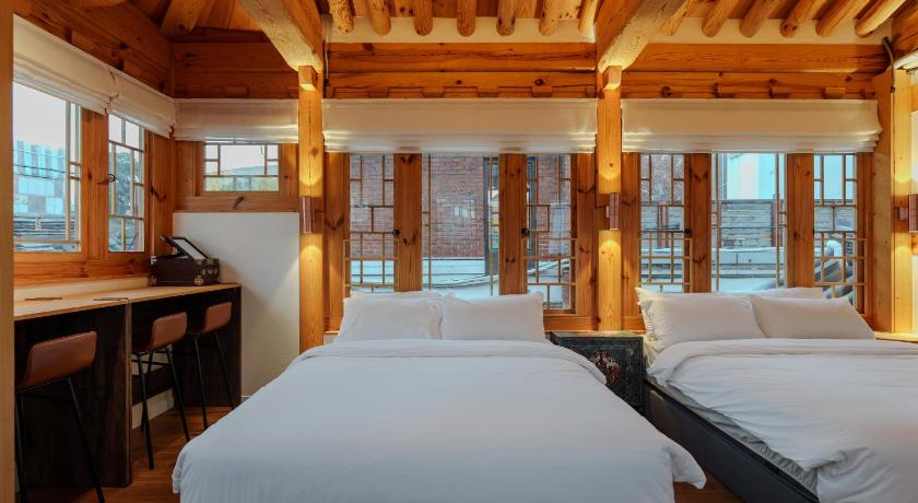 Seoul AWIK Hanok Stay Hotel pool