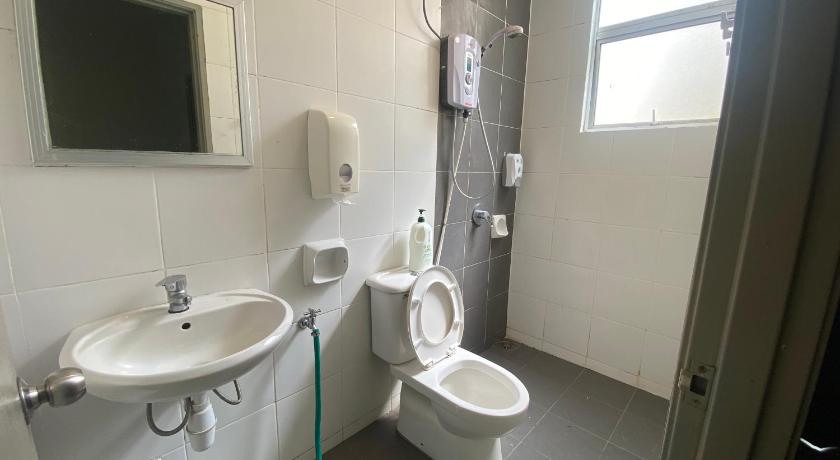 Image of Three-Bedroom Suite 10