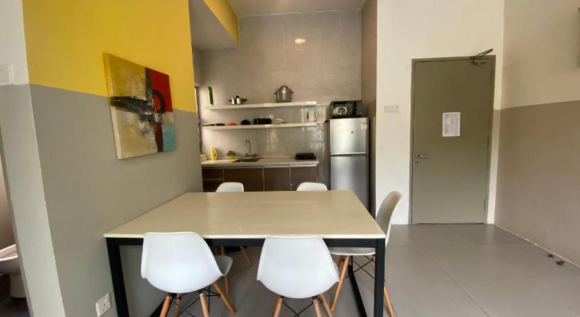 Image of Three-Bedroom Suite 8