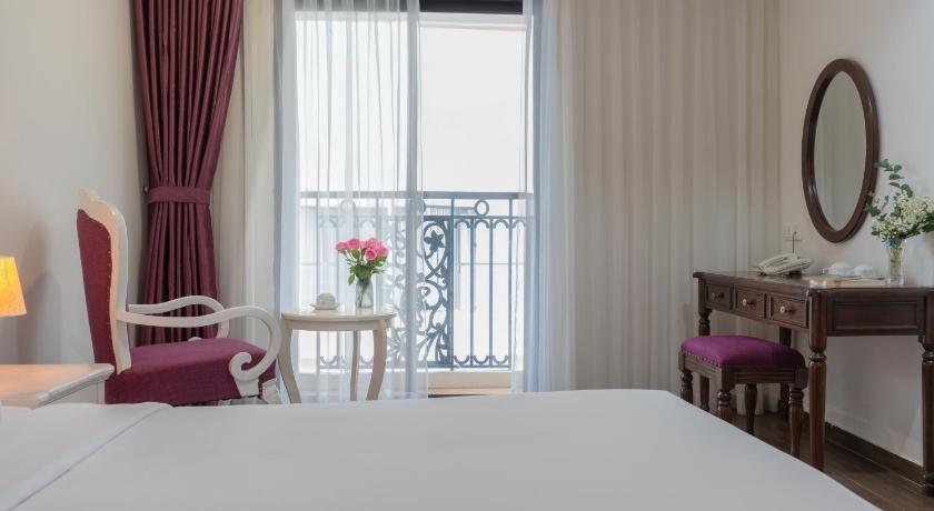 Image of Executive City View Triple Room with Balcony 8
