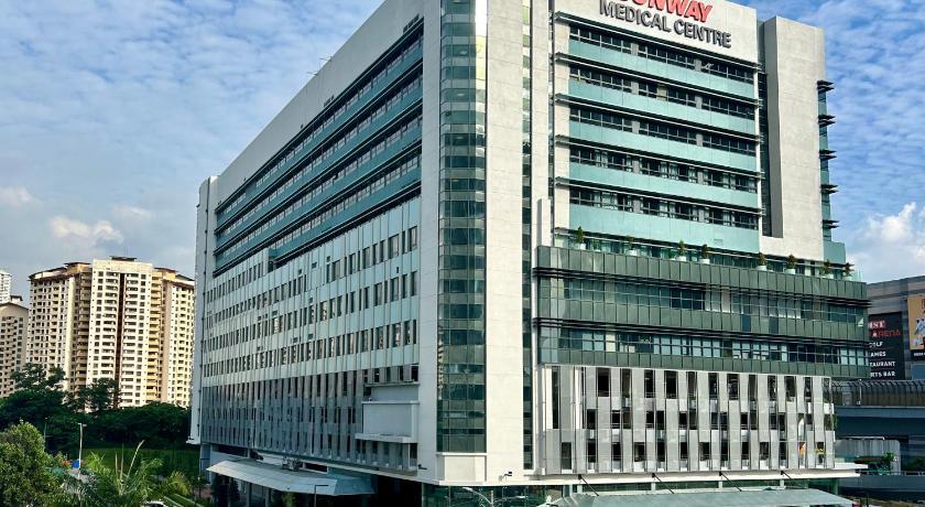 Nexis 1-10 pax 4Qbed Kota Damansara Tropicana Mall - main image
