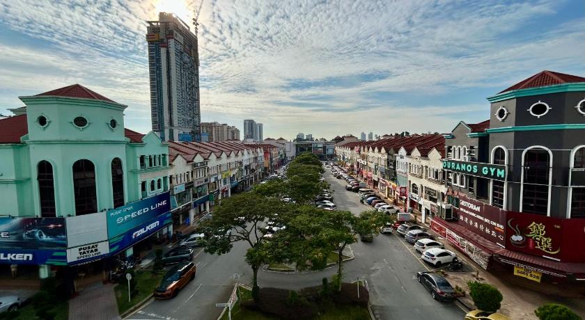 Nexis 1-10 pax 4Qbed Kota Damansara Tropicana Mall - image 6