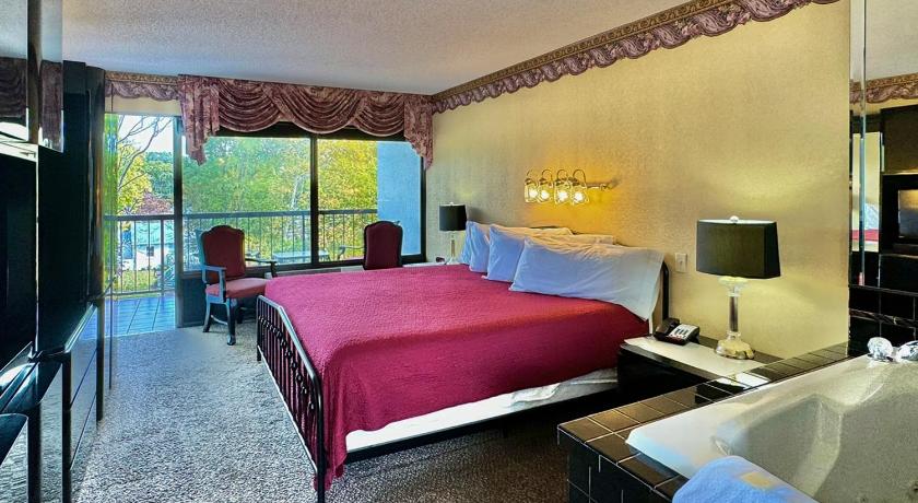 Image of Deluxe King Room with Spa Bath 0