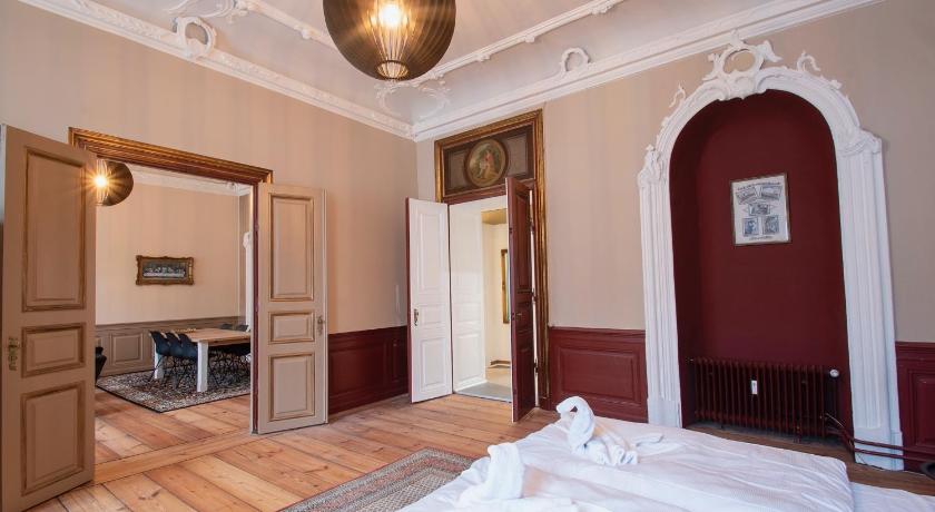 AHOI HOMES Royal Living - Innenstadt - Parkplatz